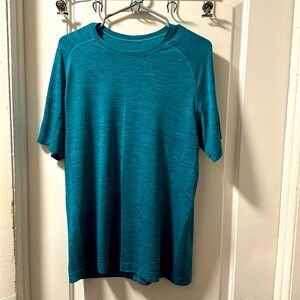 Lulu Lemon Metal vent tech T shirt L